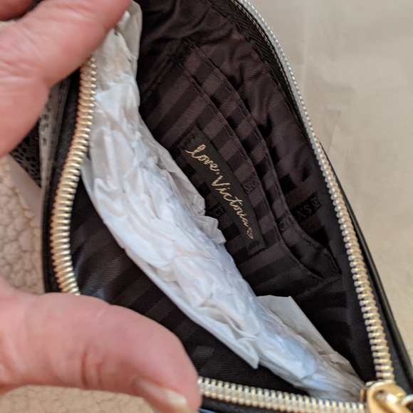 VS 🥳 HP Cutout Wristlet - Picture 3 of 5